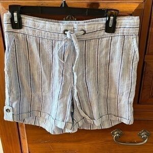 Per Se Women’s blue striped shorts size small preloved